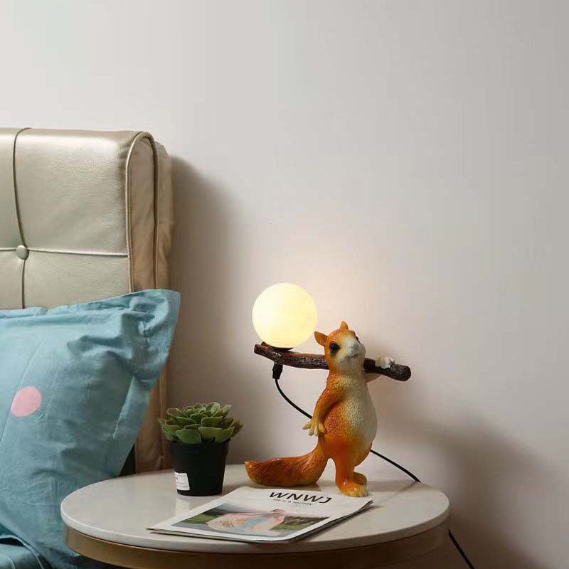 SquirrelGlow - Charming Squirrel Lamp