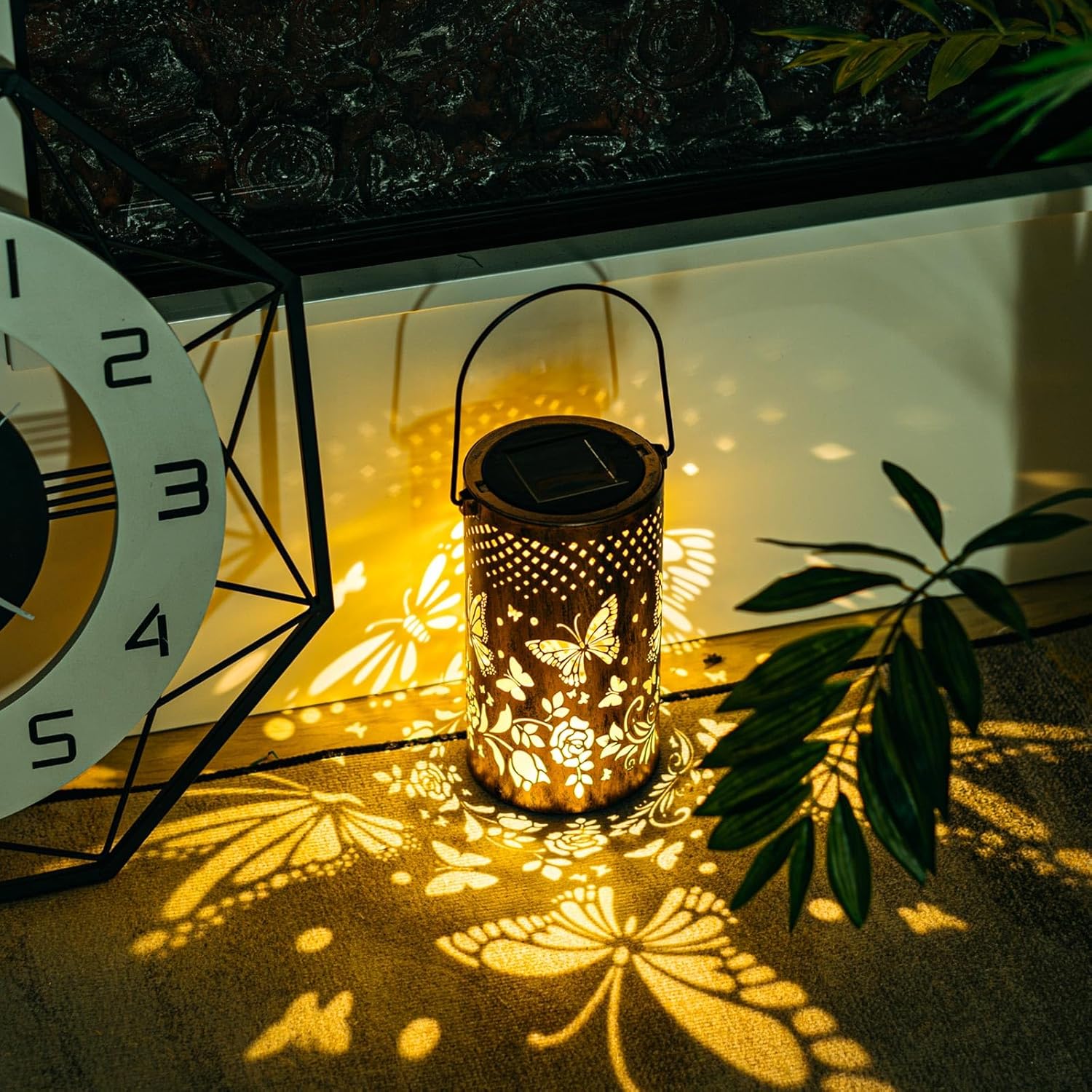 Solar-powered shadow lantern light