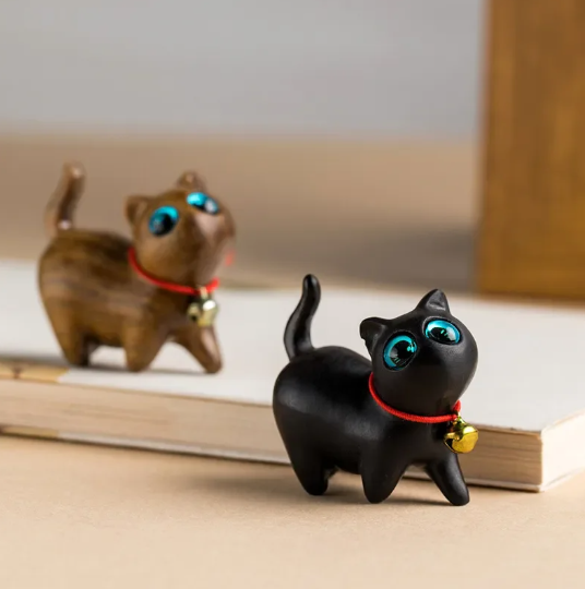 Charming cat figurines for decoration