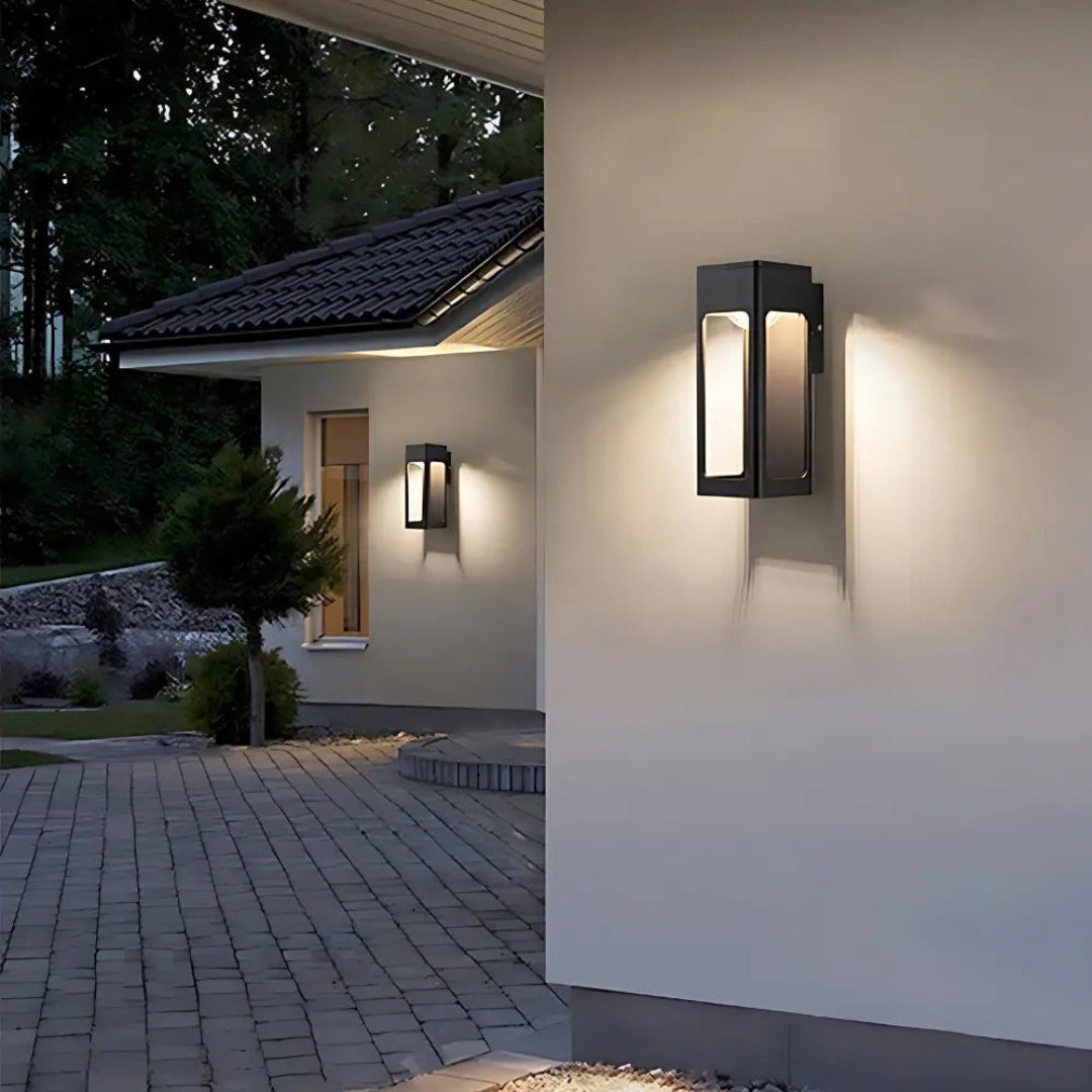 MotionGlow – Elegant Outdoor Wall Light with Motion Sensor