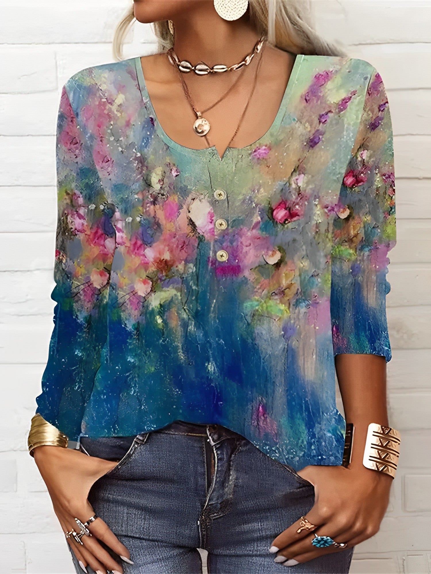 Long-sleeve floral print t-shirt with round neckline