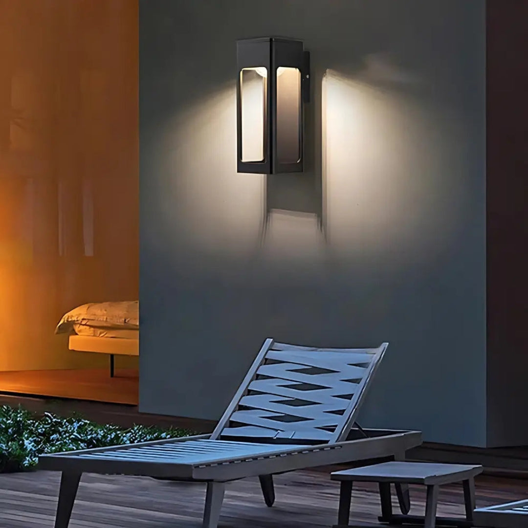 MotionGlow – Elegant Outdoor Wall Light with Motion Sensor