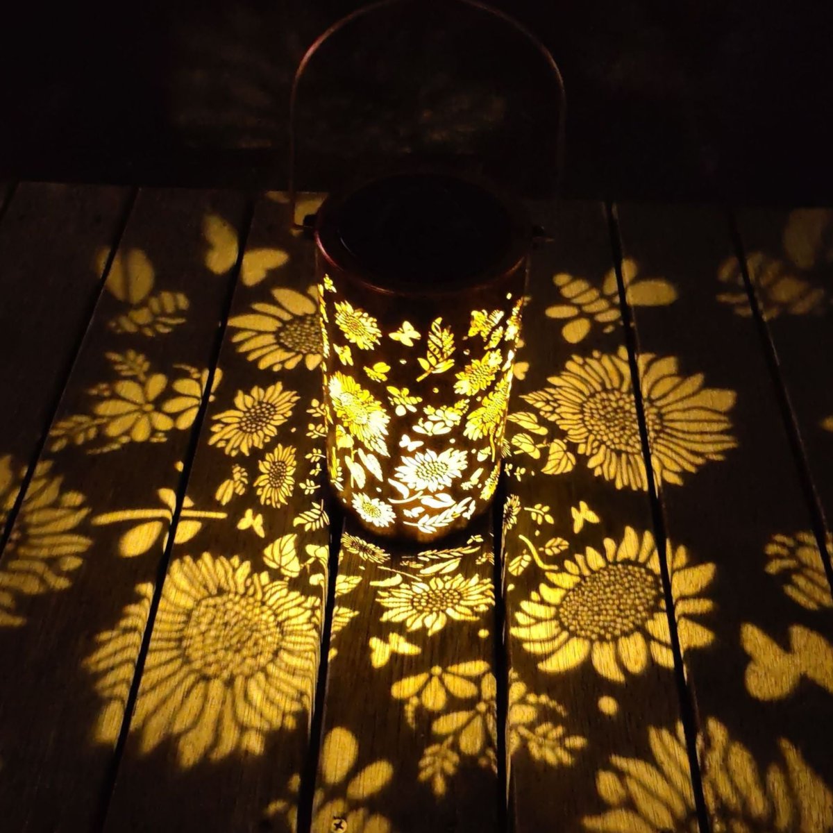 Solar-powered shadow lantern light