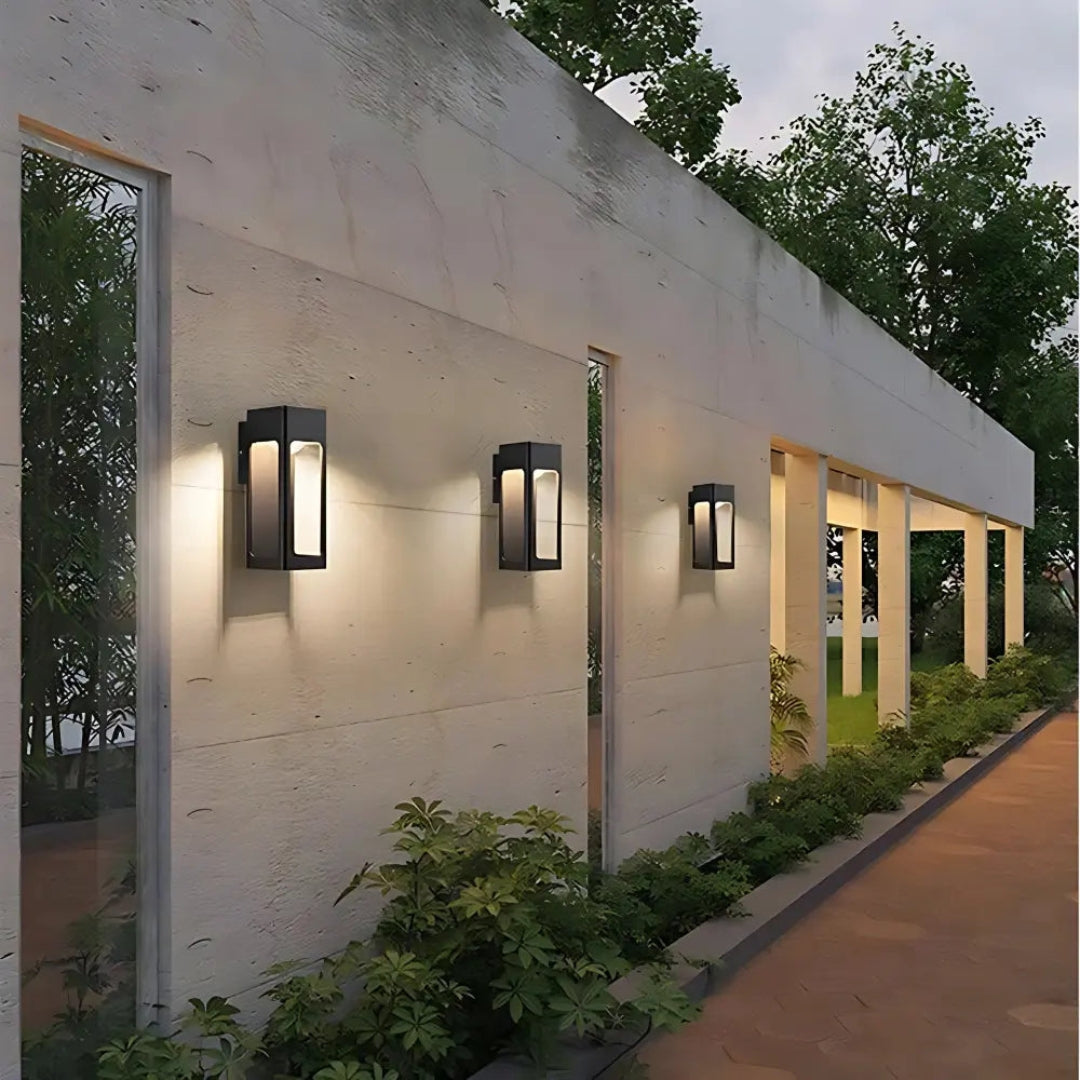 MotionGlow – Elegant Outdoor Wall Light with Motion Sensor