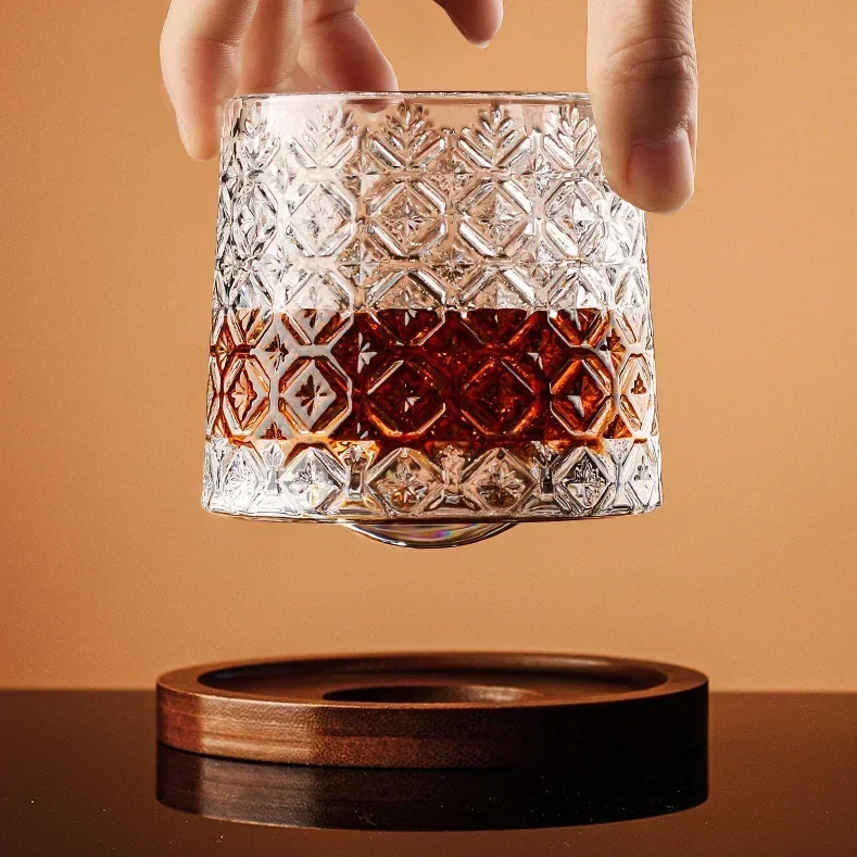 WhiskeySpin - Premium rotating whiskey glass