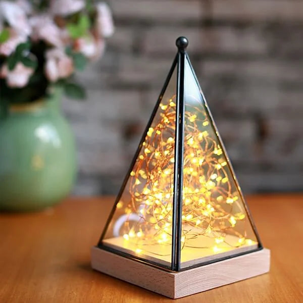 GlowPyramid - Elegant Tablelamp with Fairylights