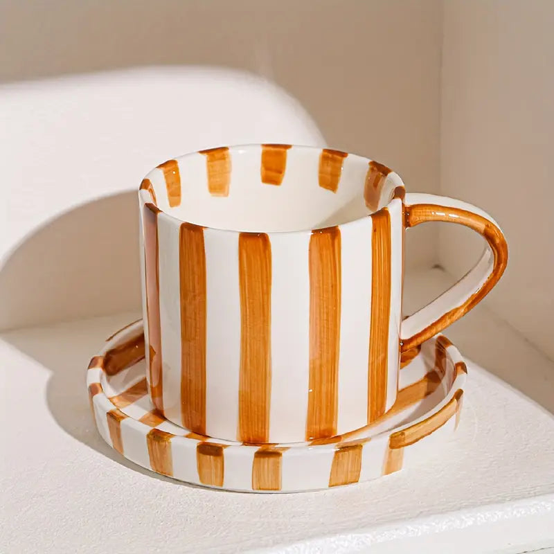 Sip&Stripe – Eye-catching mug with matching striped plate