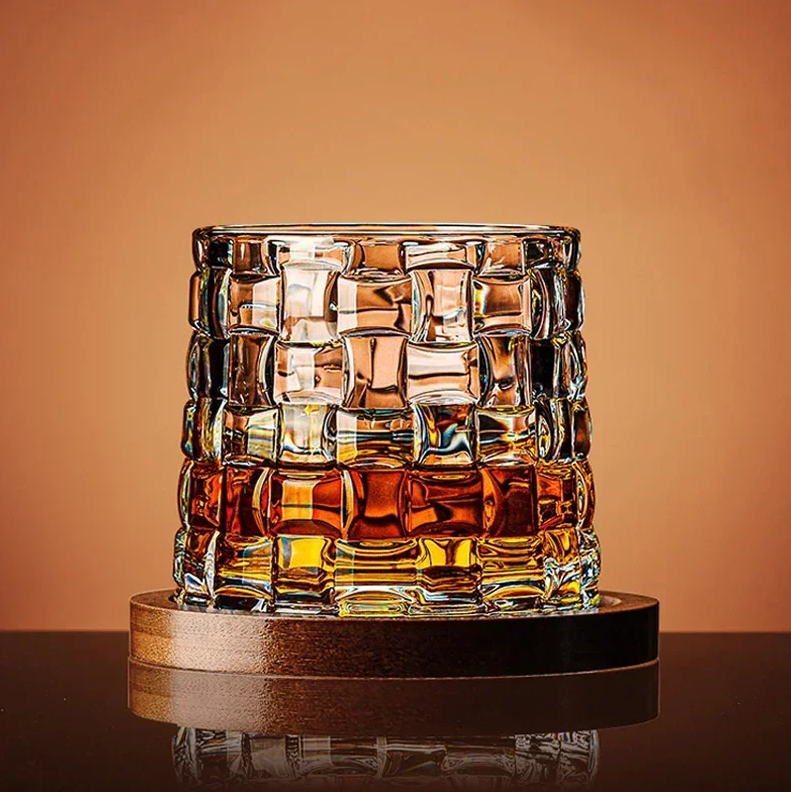 WhiskeySpin - Premium rotating whiskey glass