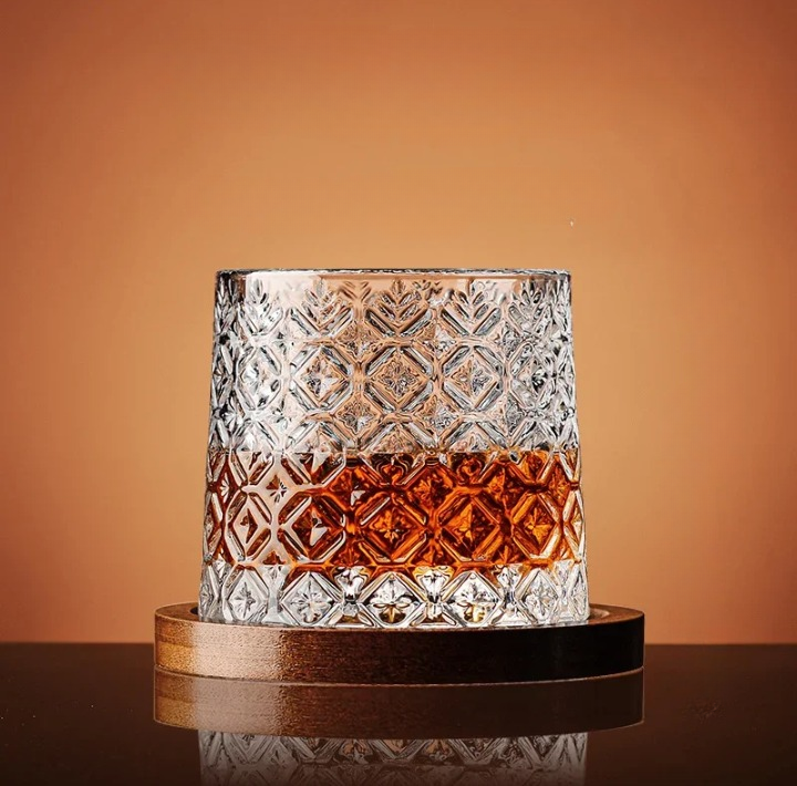 WhiskeySpin - Premium rotating whiskey glass