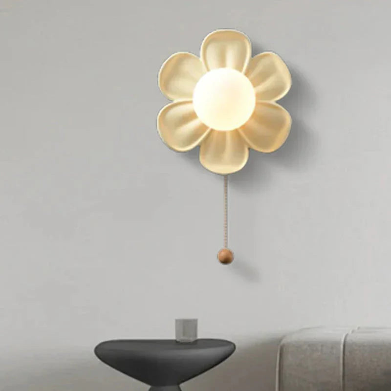 BlomstraLys Artistic Flower Wall Lamp with Elegant Design