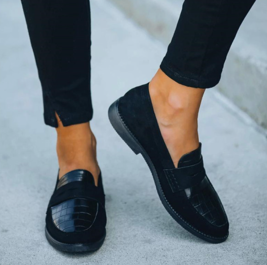 Avery Round Toe Moccasins – Elegant and Versatile Comfort for Daily Use