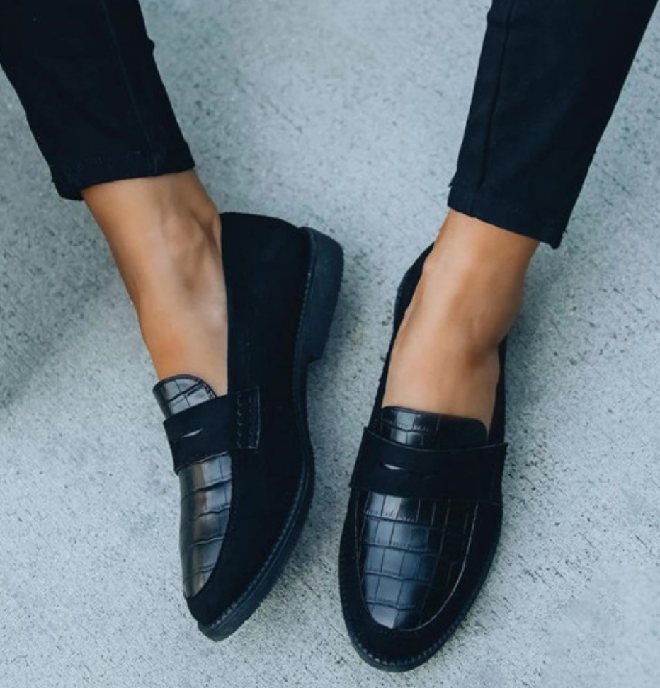 Avery Round Toe Moccasins – Elegant and Versatile Comfort for Daily Use