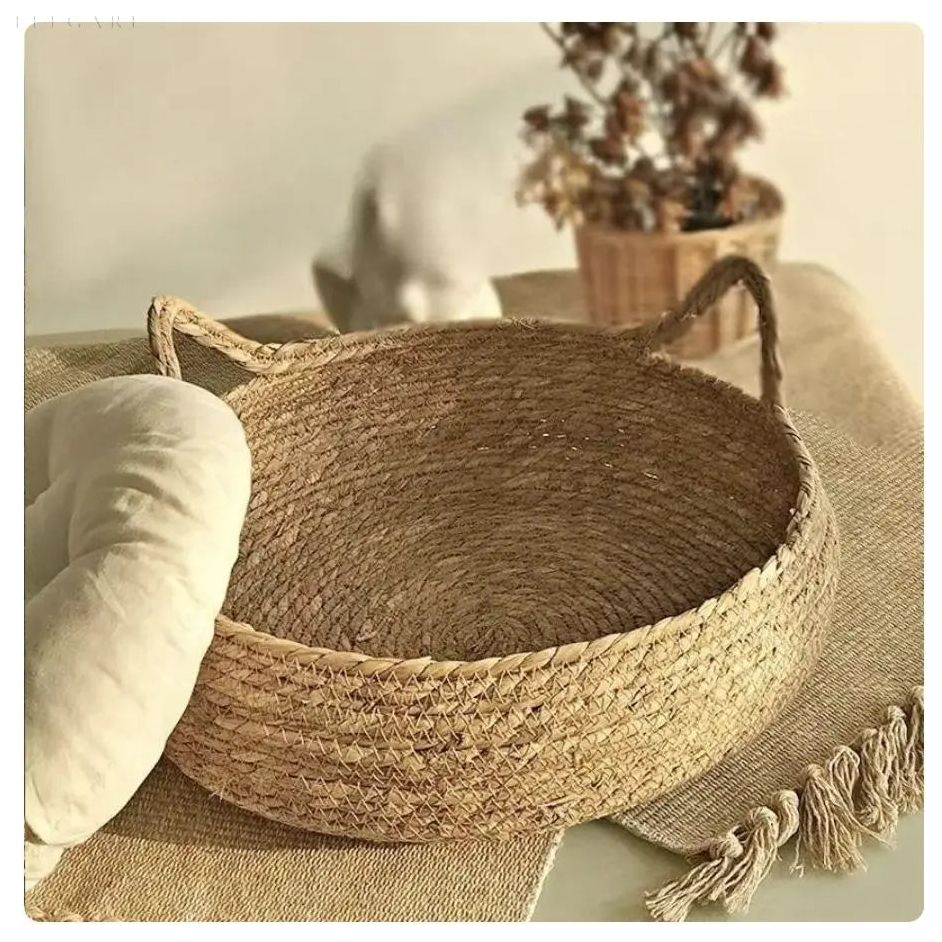 PurrNest Luxe: Handwoven Comfort Cat Basket