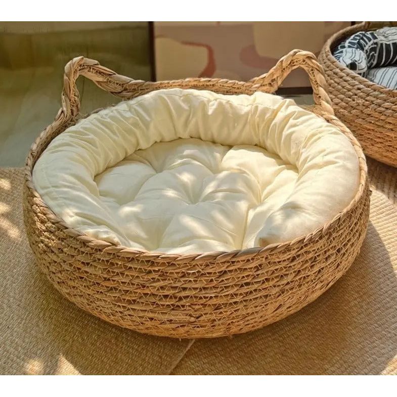 PurrNest Luxe: Handwoven Comfort Cat Basket