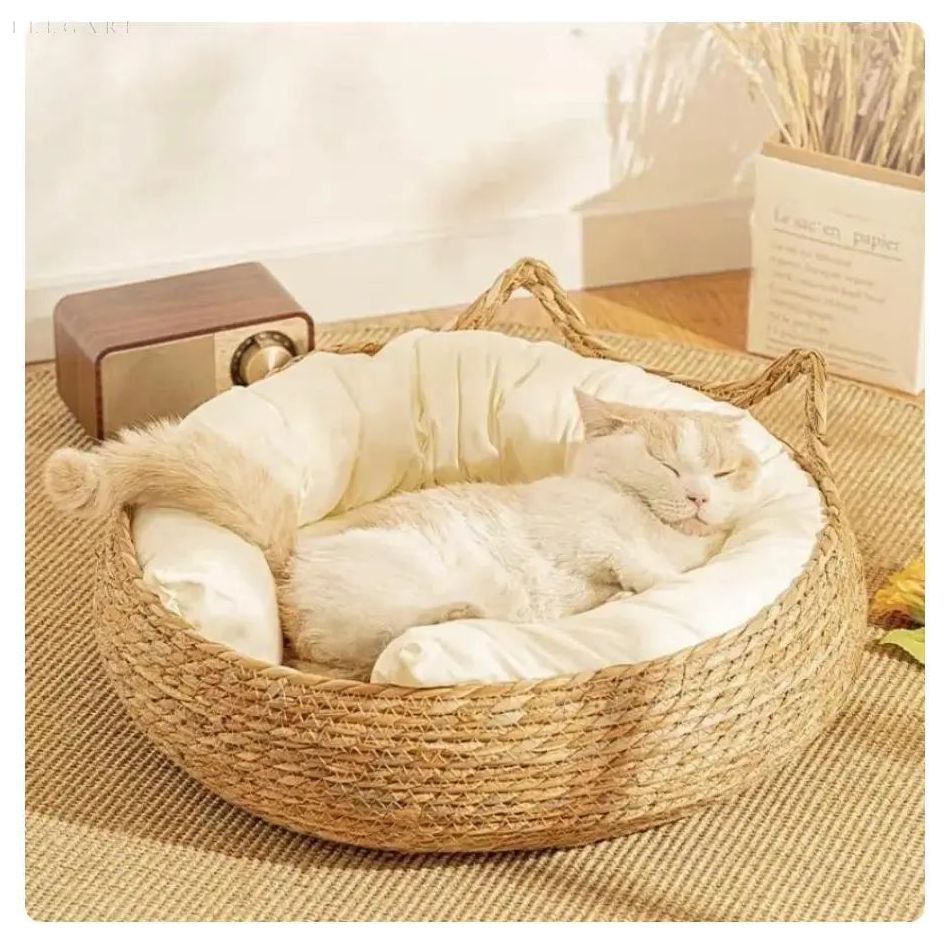 PurrNest Luxe: Handwoven Comfort Cat Basket