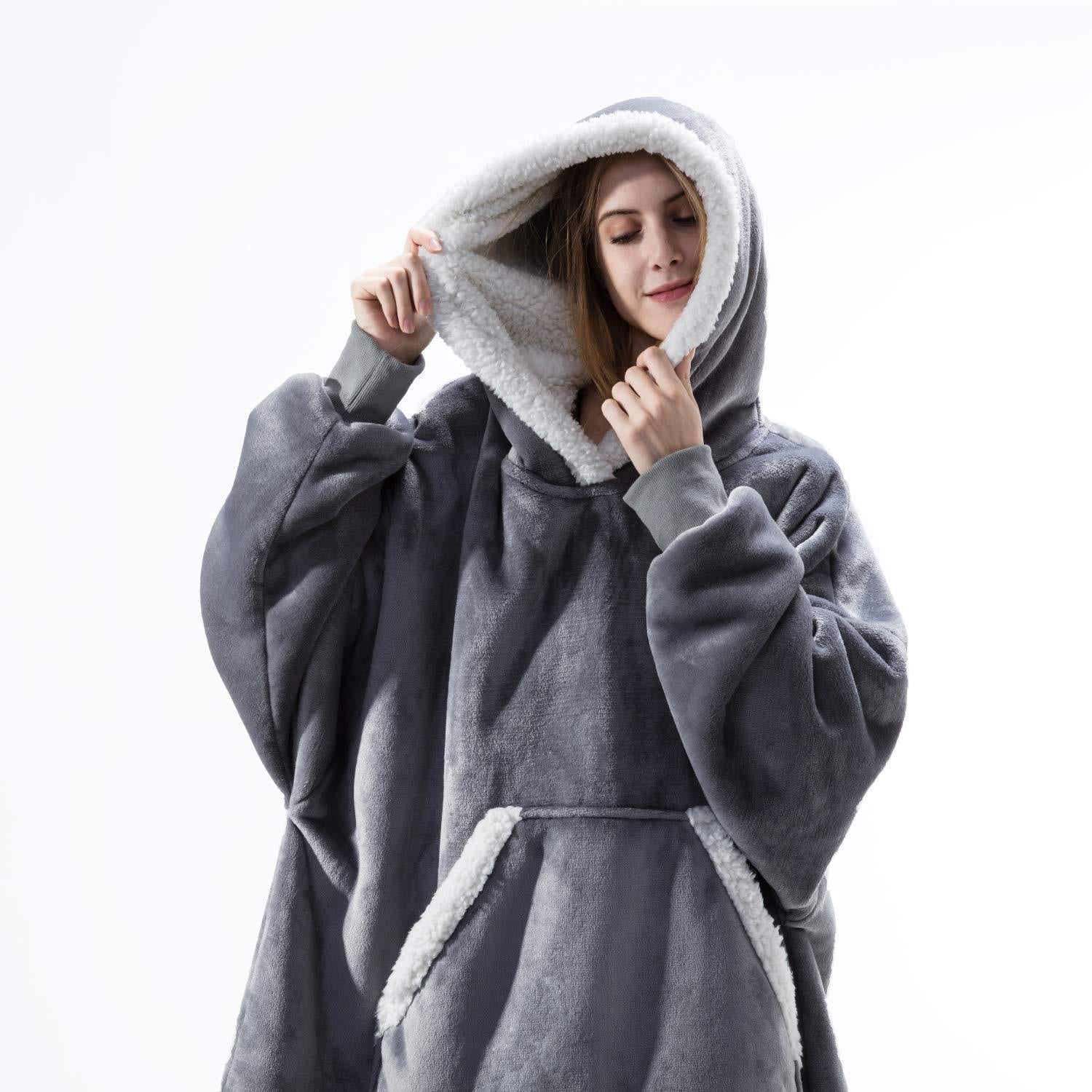 Sofia Cozy long-sleeve hoodie blanket