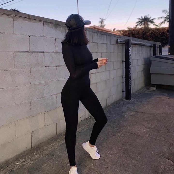 Leah - Long-Sleeved Sports Outfit - Fitted Training Jumpsuit for Women
