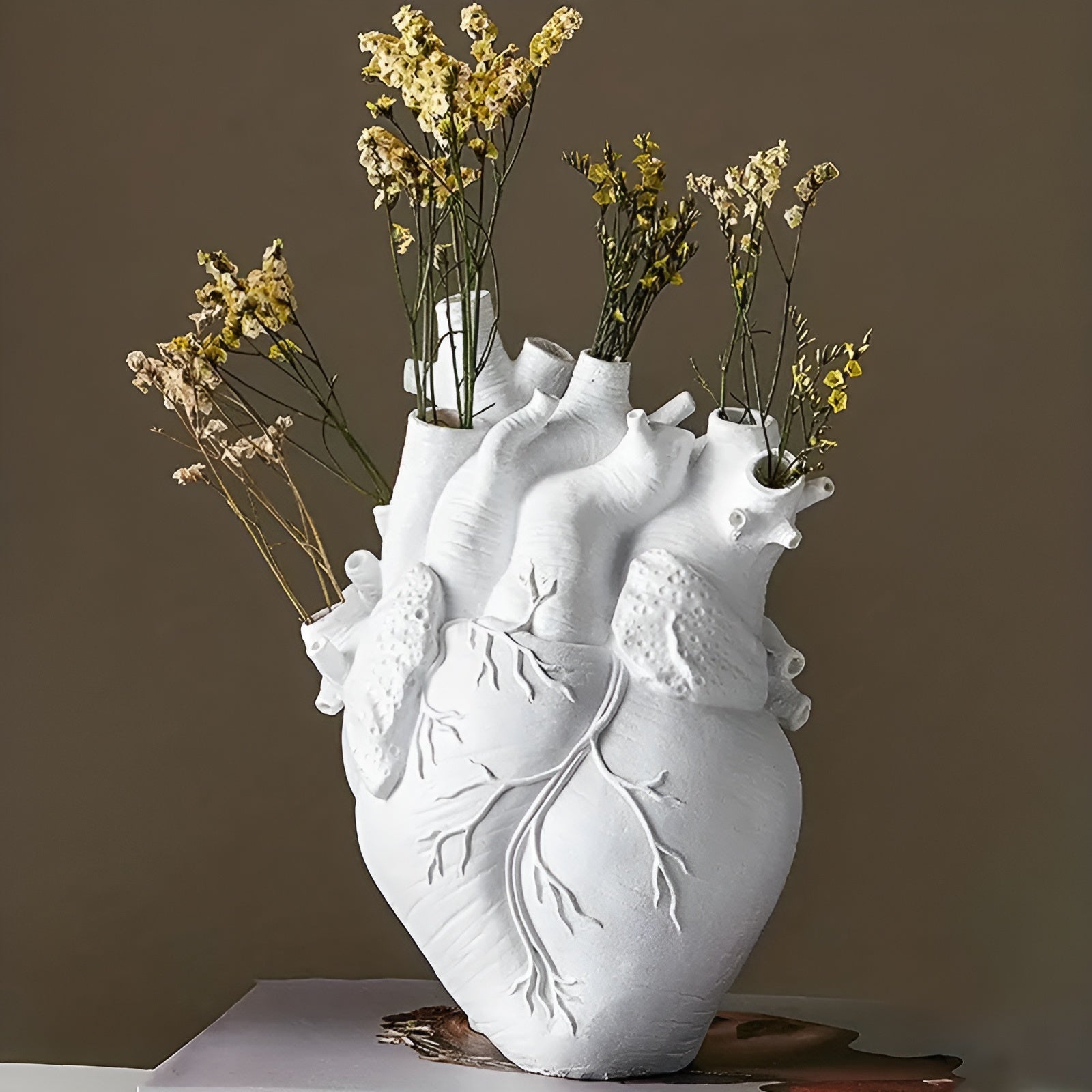 CherishBloom - Elegant Heart-Shaped Vase for Romantic Charm