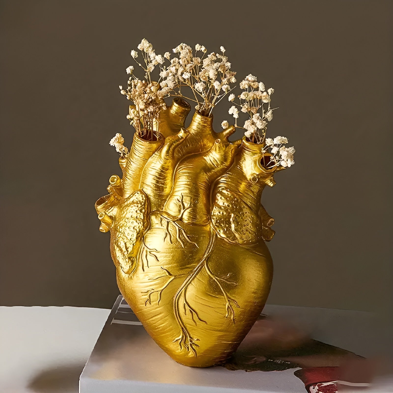CherishBloom - Elegant Heart-Shaped Vase for Romantic Charm
