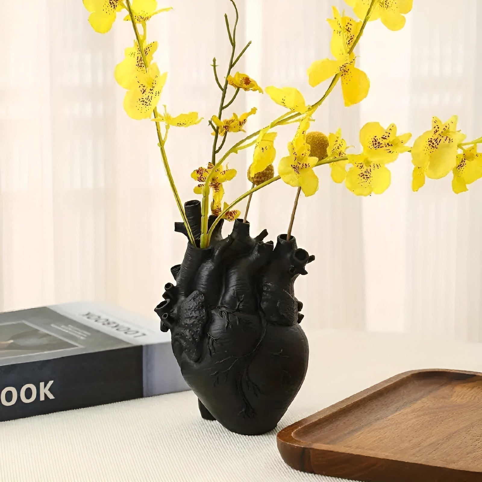 CherishBloom - Elegant Heart-Shaped Vase for Romantic Charm