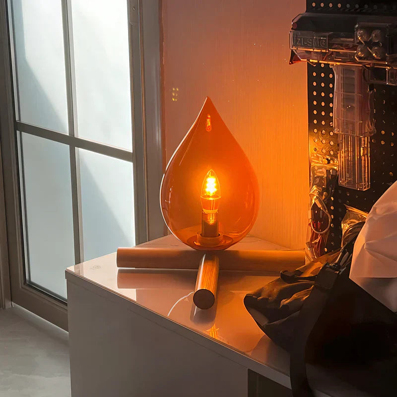 FlammeLys – Table lamp with wooden base and flame effect for a cozy atmosphere