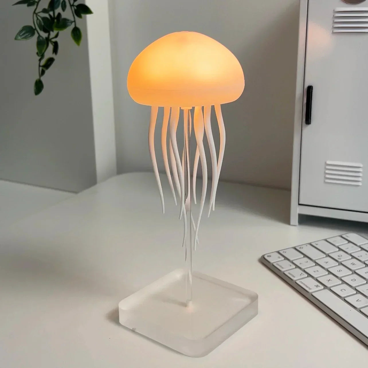 JellyJive - lamp with dancing jellyfish