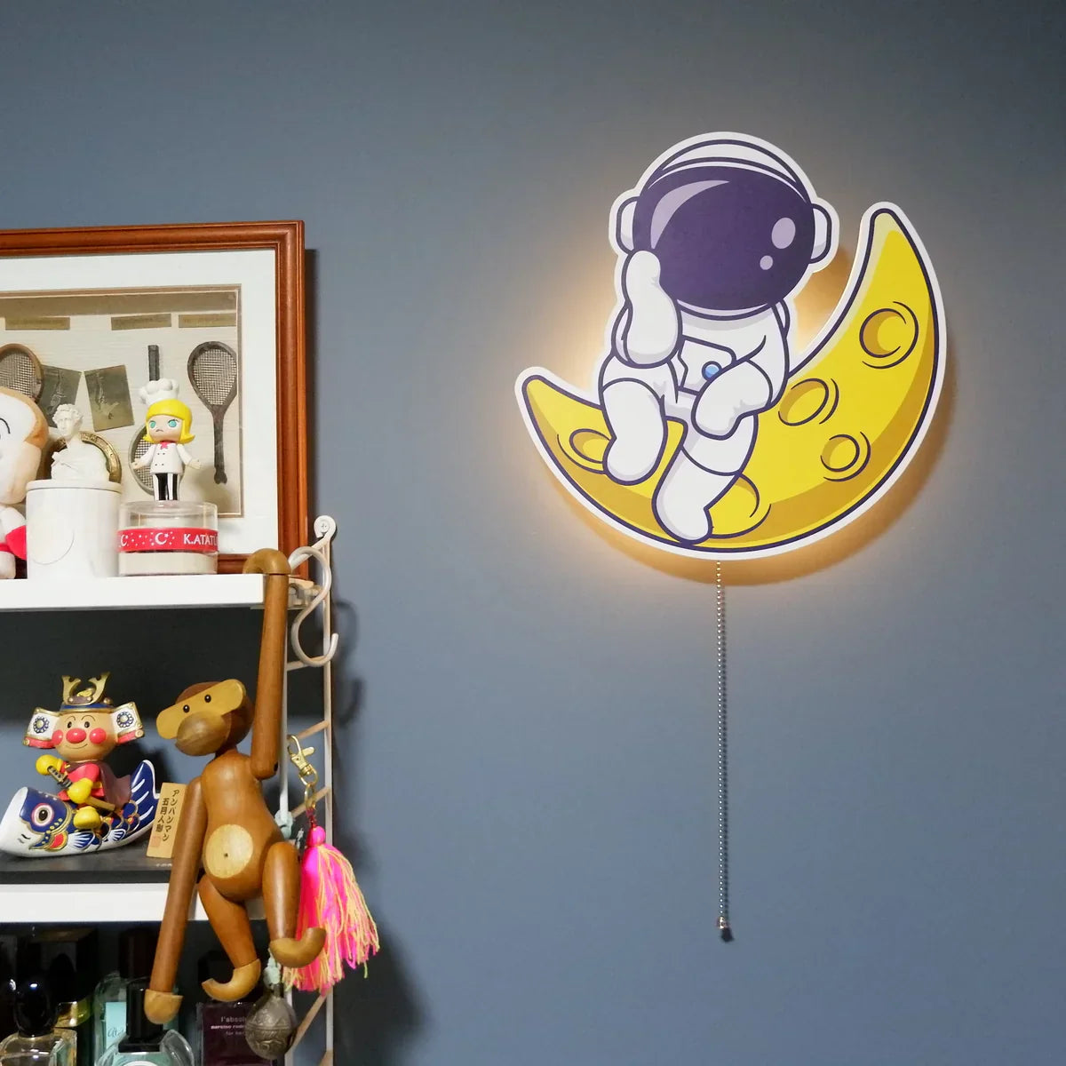 AstroLight - Astronaut wall lamp with a magical touch