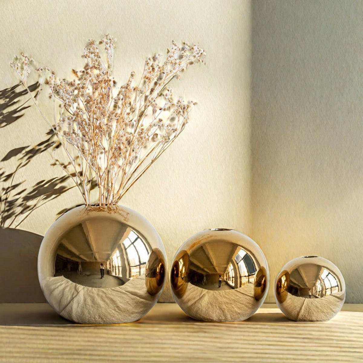 LivaForm round decorative vase