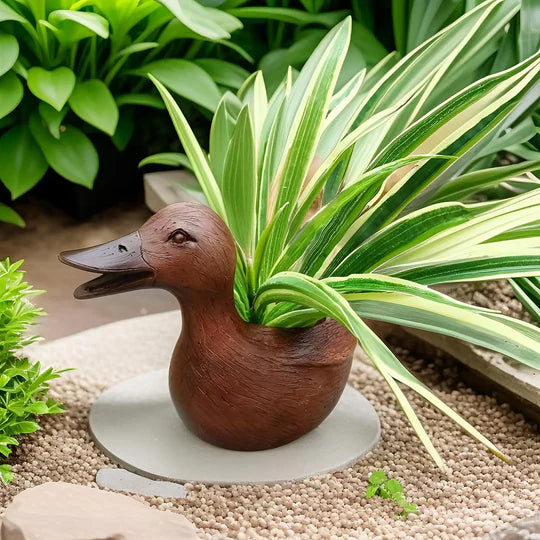 Clever duck-shaped pot