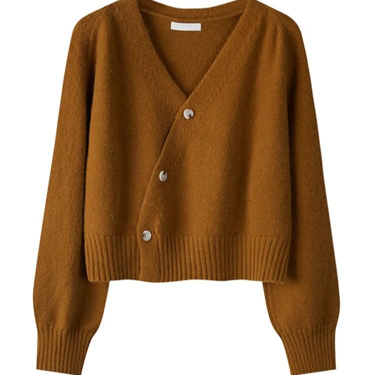 Demi | V-neck cashmere sweater with diagonal button