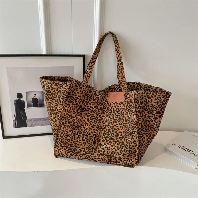 Leila - Oversized Leopard Prints Shoulder Bag