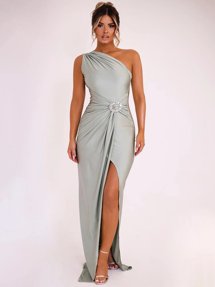 Shara - Shiny Brooch Inclined Shoulder Sexy Maxi Dress