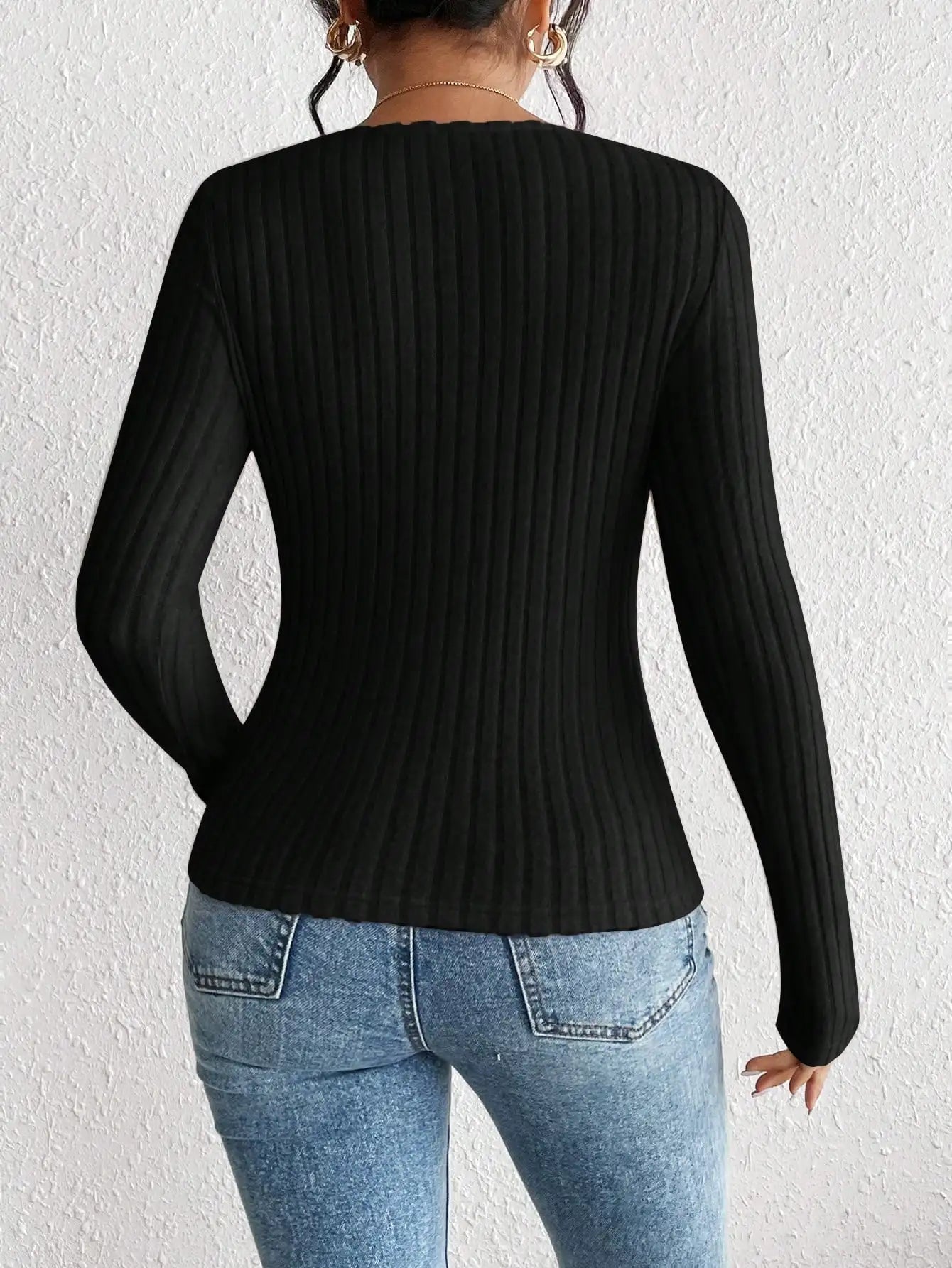 Matilde - Soft knit top with square neckline and long sleeves