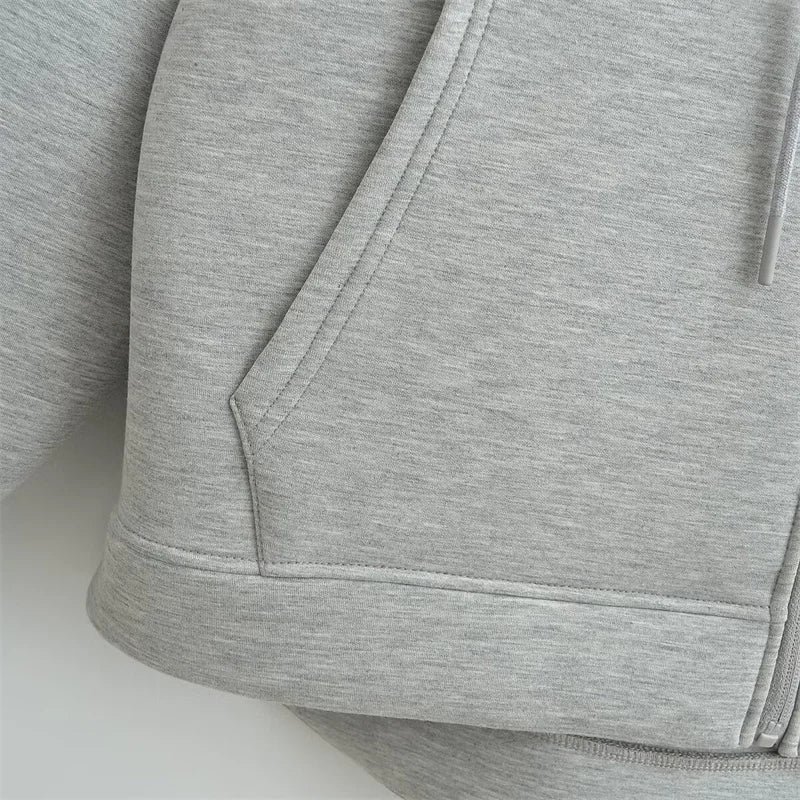 Isabella - Oversized hoodie with zipper pockets and long sleeves