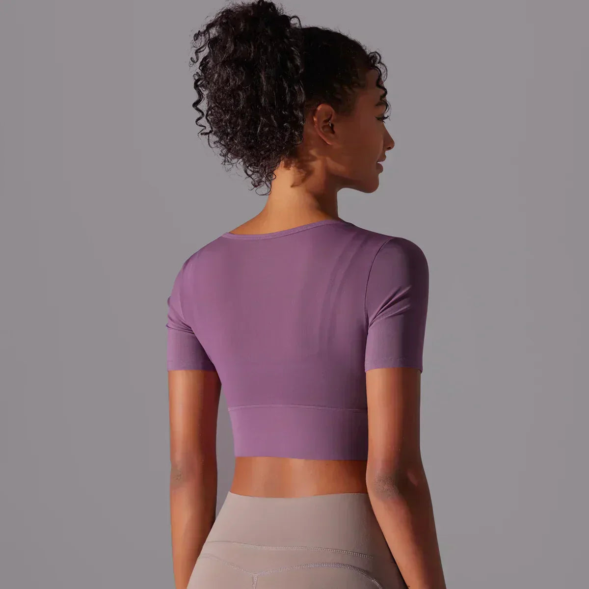 Danielle - Short-Sleeved Sports Top with Neckline for Women