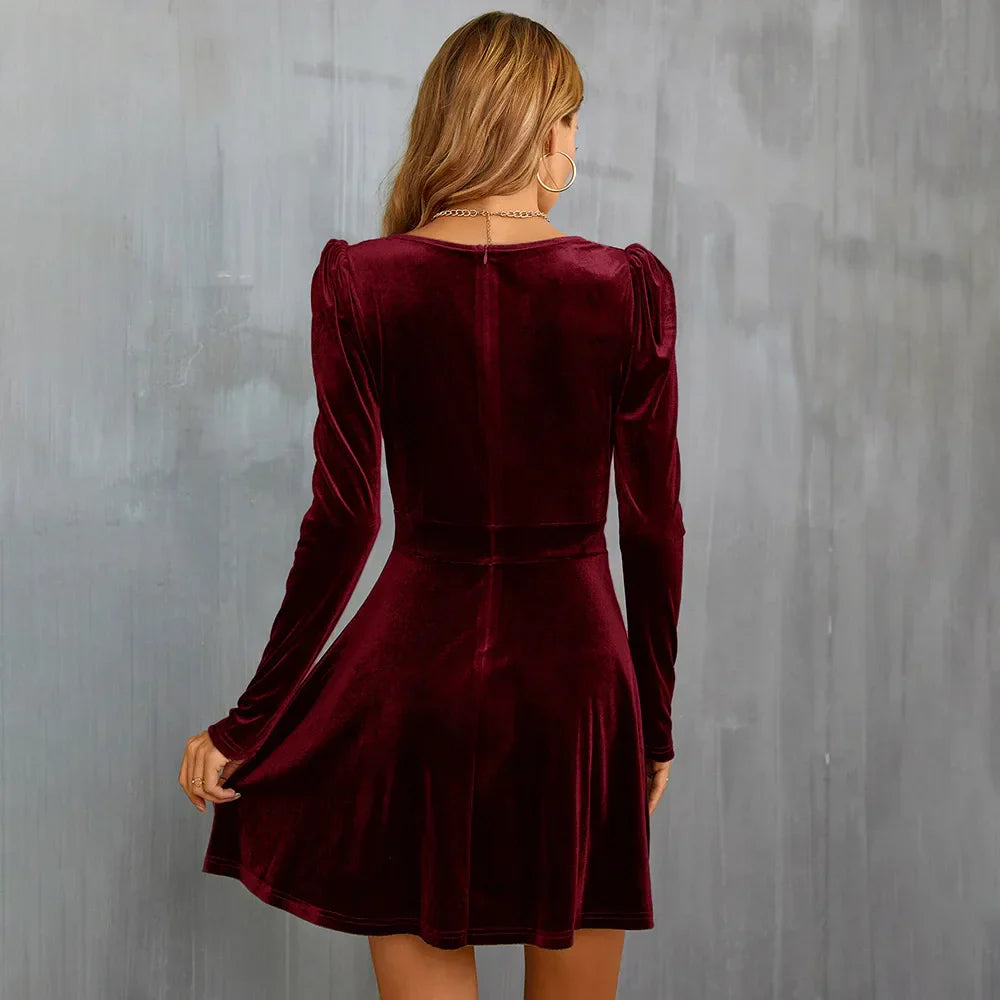 Ella - Midi party dress in velvet with long sleeves