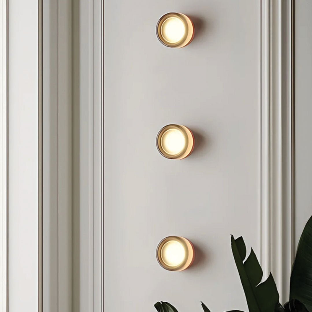 Elegant mini wall lamp