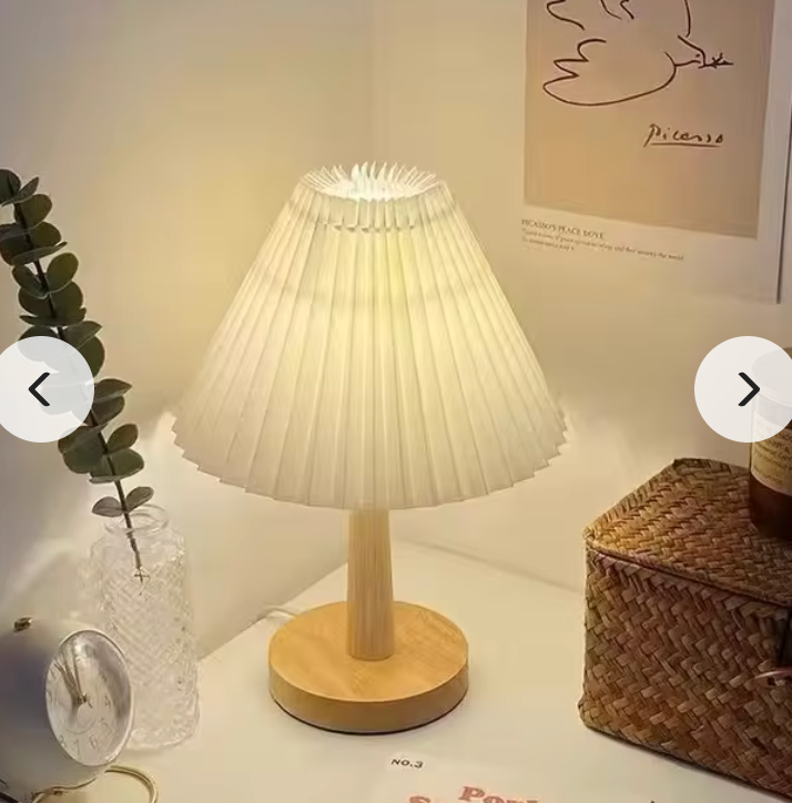 Luna's Modern LED Desk Lamp