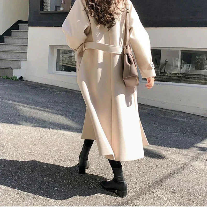 Laura - Luxury long winter coat with timeless elegance