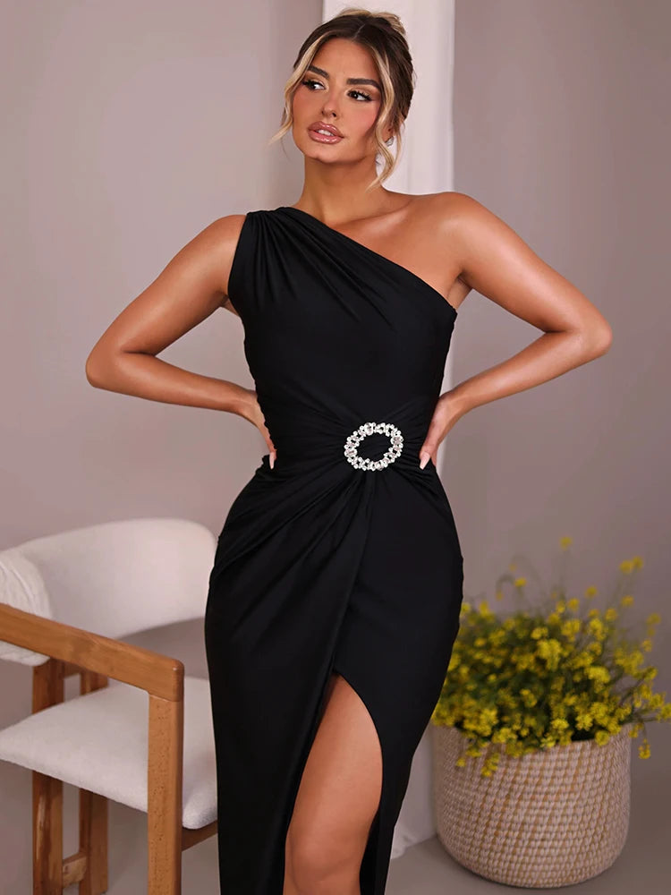 Shara - Shiny Brooch Inclined Shoulder Sexy Maxi Dress