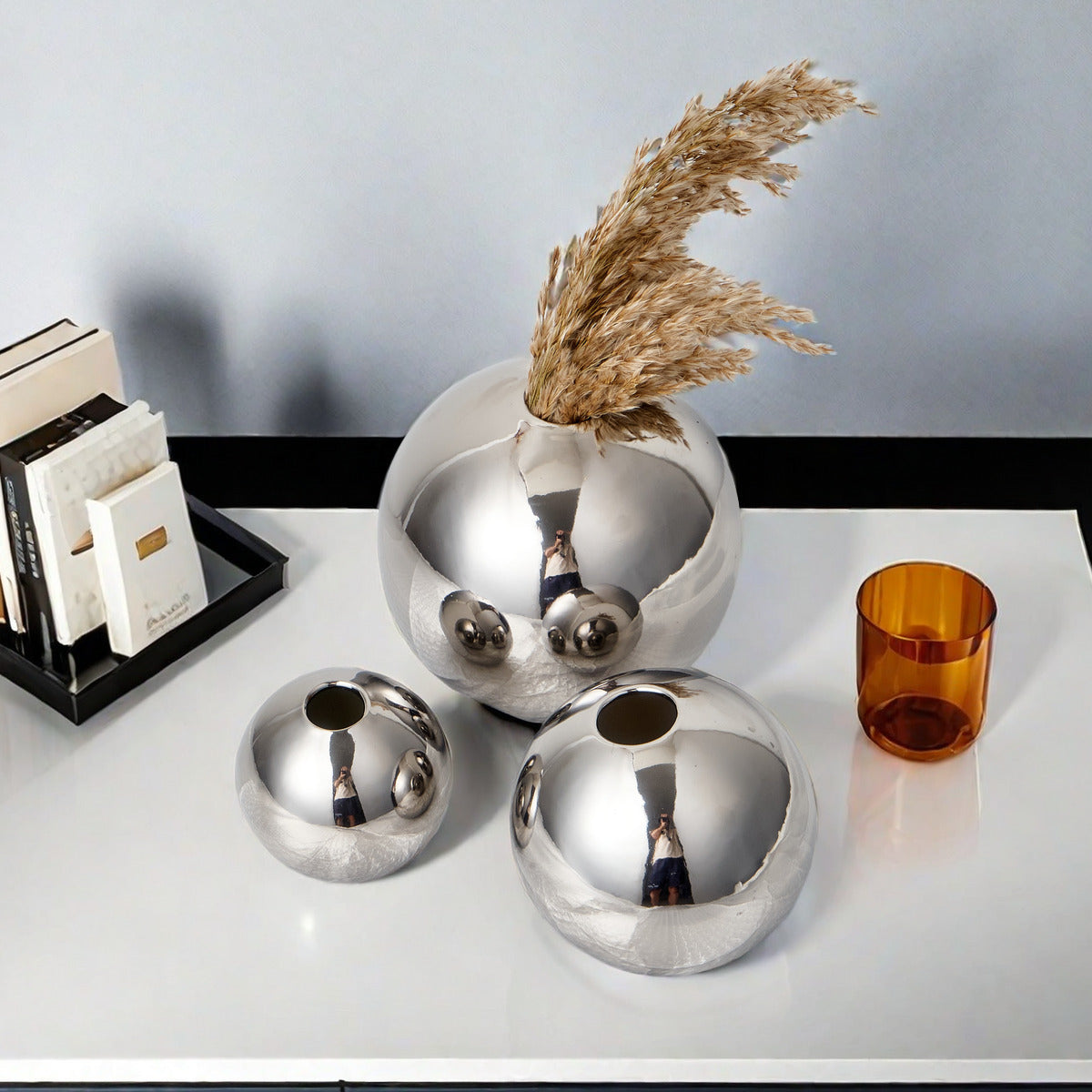 LivaForm round decorative vase