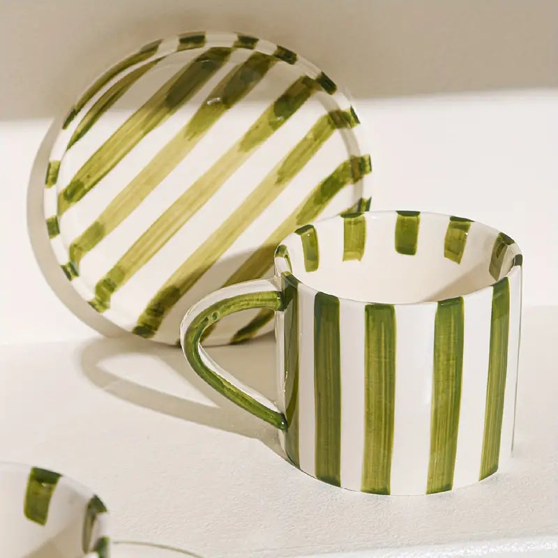 Sip&Stripe – Eye-catching mug with matching striped plate