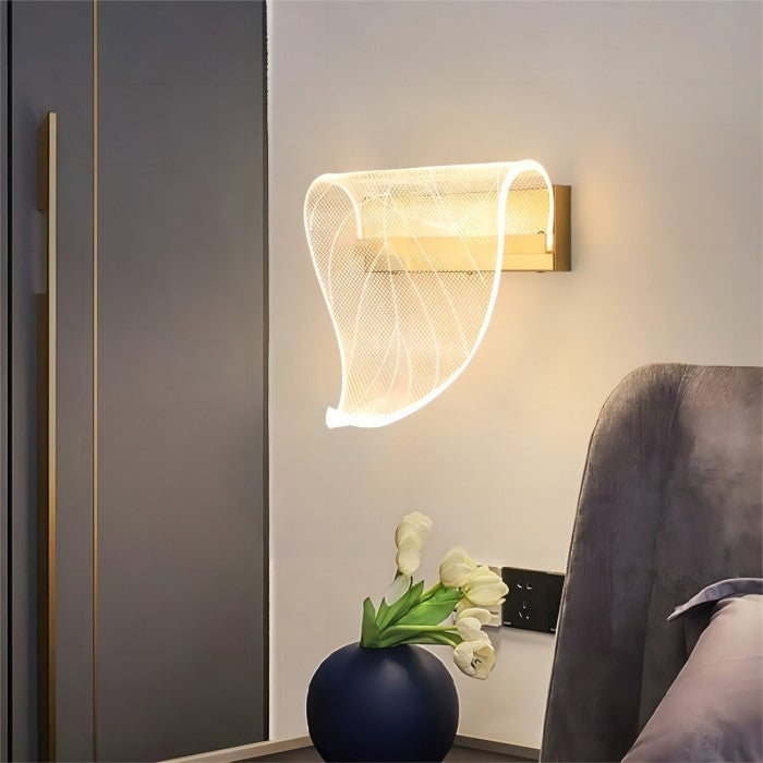 EcoLeaf modern LED table lamp