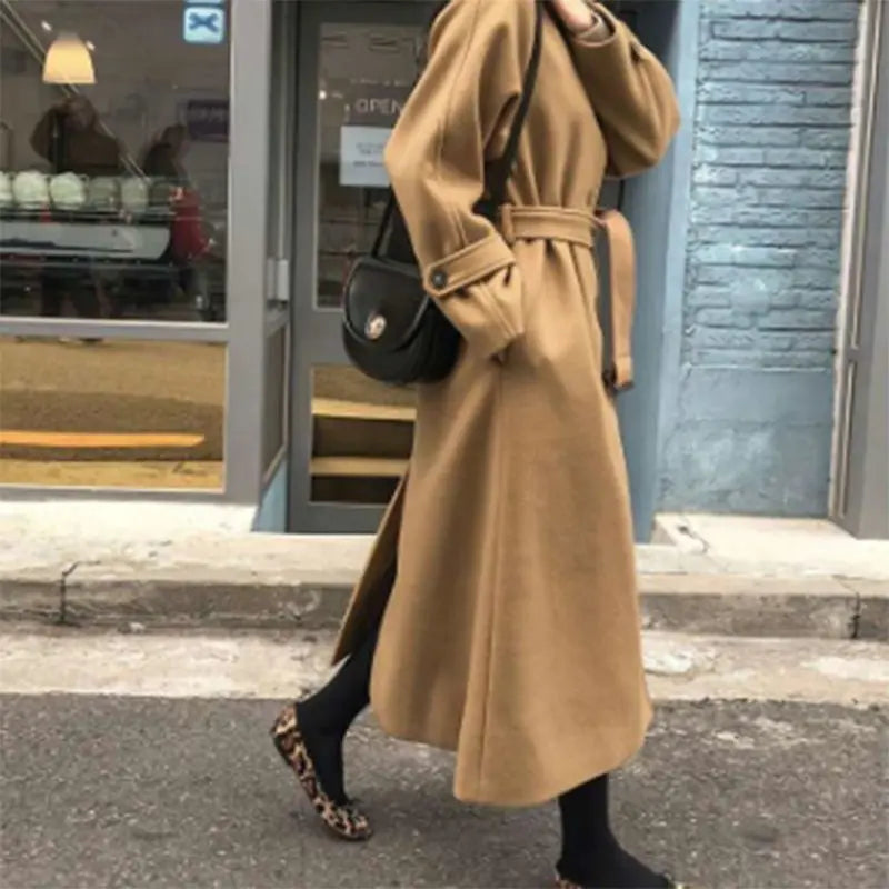 Laura - Luxury long winter coat with timeless elegance