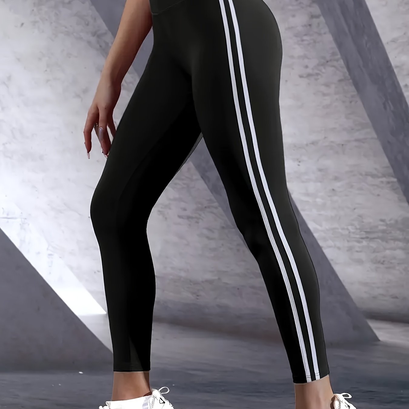 Ivy | Slim-Fit High Waist Yoga Pants with Sporty Side Stripe