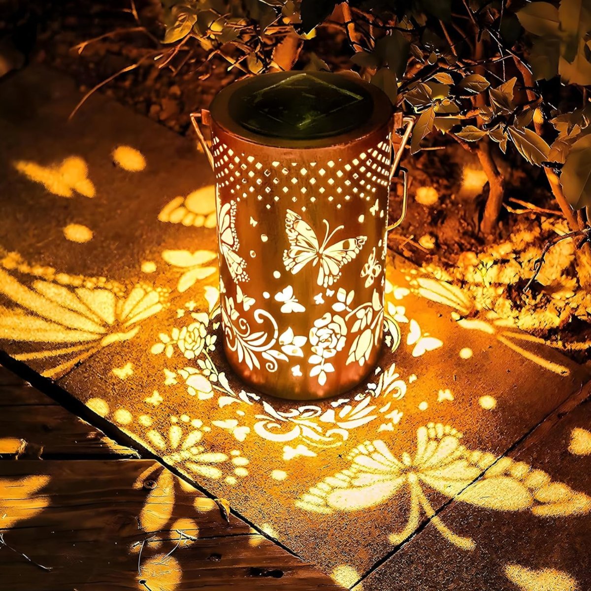 Solar-powered shadow lantern light