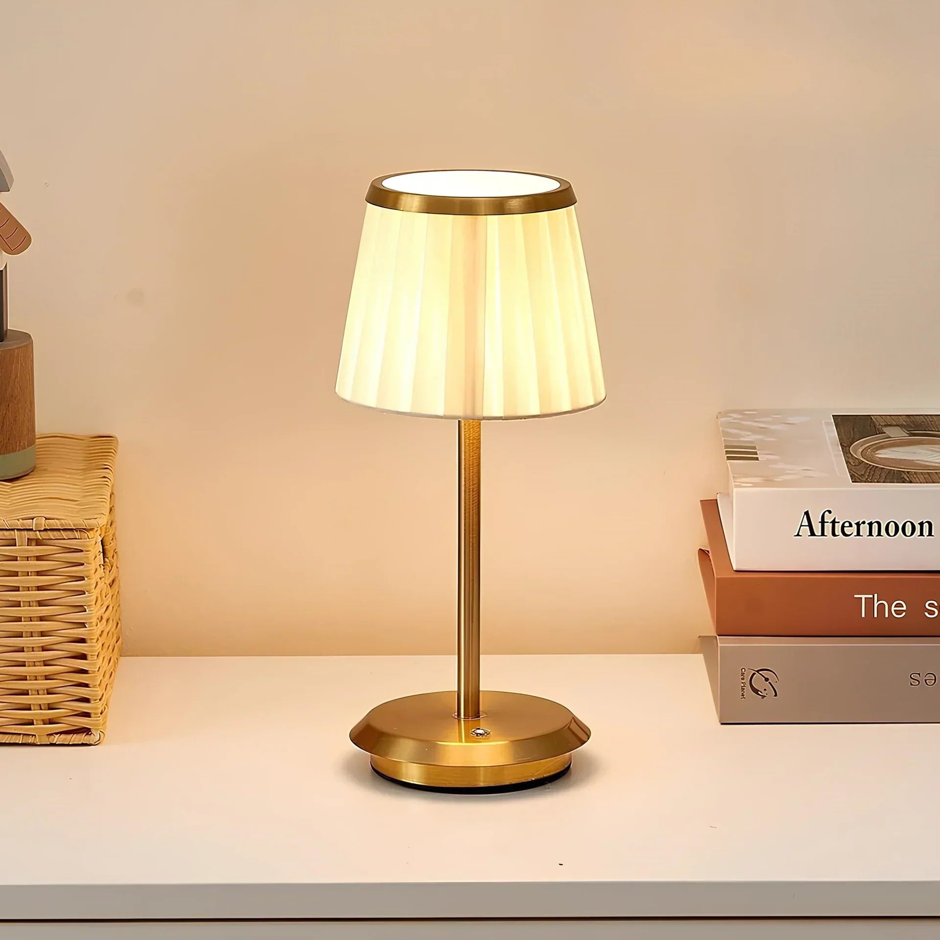 GleamTone - Elegant Pleated Table Lamp