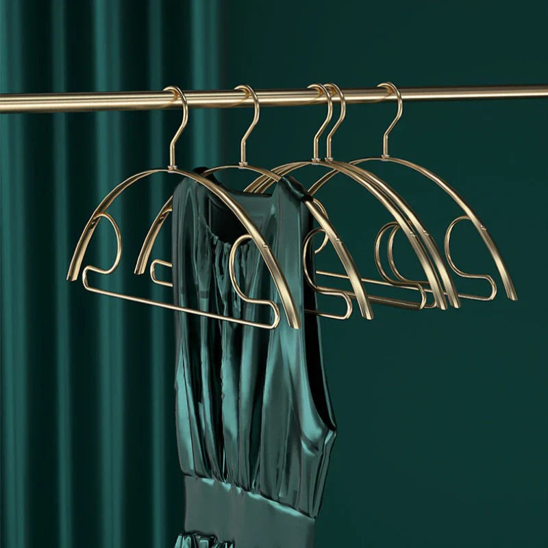 PerfectHolder - Elegant hangers with wide shoulders and pants bar