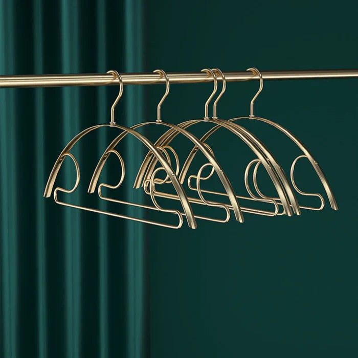 PerfectHolder - Elegant hangers with wide shoulders and pants bar