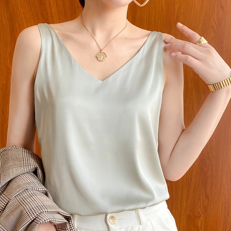 Clara | Elegant Women's Top with Timeless Design